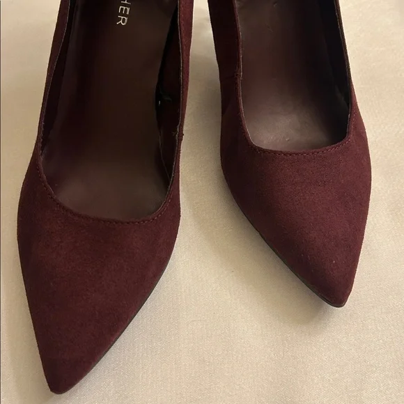 Marc Fisher Burgundy Suede Rhinestone Ankle Strap Heels
Size 6.5 - Picture 7 of 12